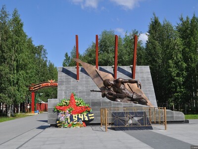 Городской парк культуры и отдыха — это одно из самых популярных мест для прогулок и отдыха как для местных жителей, так и для туристов. Здесь можно просто прогуляться по зелёным аллеям, насладиться свежим воздухом и провести время с семьёй или друзьями. Парк прекрасно подходит для отдыха с детьми, так как в нем есть детские площадки и аттракционы. В парке часто проходят различные культурные события, концерты и мастер-классы, что делает его живым и динамичным местом.