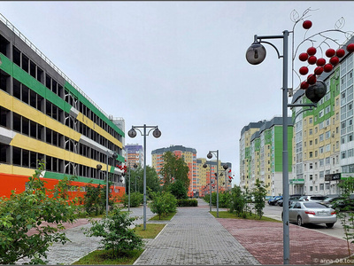 Новый уютный уголок города — Рябиновый бульвар, пешеходная зона с фактурными лавочками, красивыми фонарями. Пока его протяженность порядка 600 метров от улицы 60 лет Октября до Таежной, но в планах продолжение бульвара до улицы Мира.