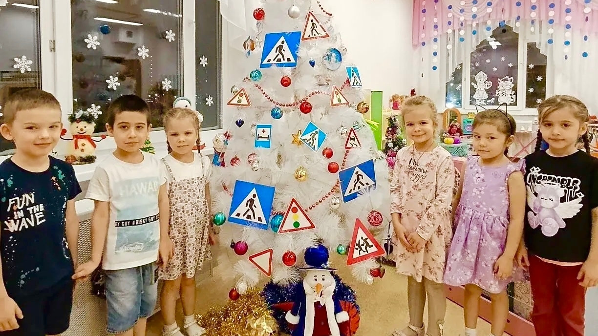 Окружная акция «Ёлочку наряжаем – ПДД повторяем».